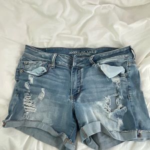 AMERICAN EAGLE LIGHT WASH SHORTS